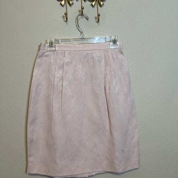 Alisa Light Pink Damask Women's Blazer Suit Jacket and Skirt. Size 10 - Picture 7 of 9